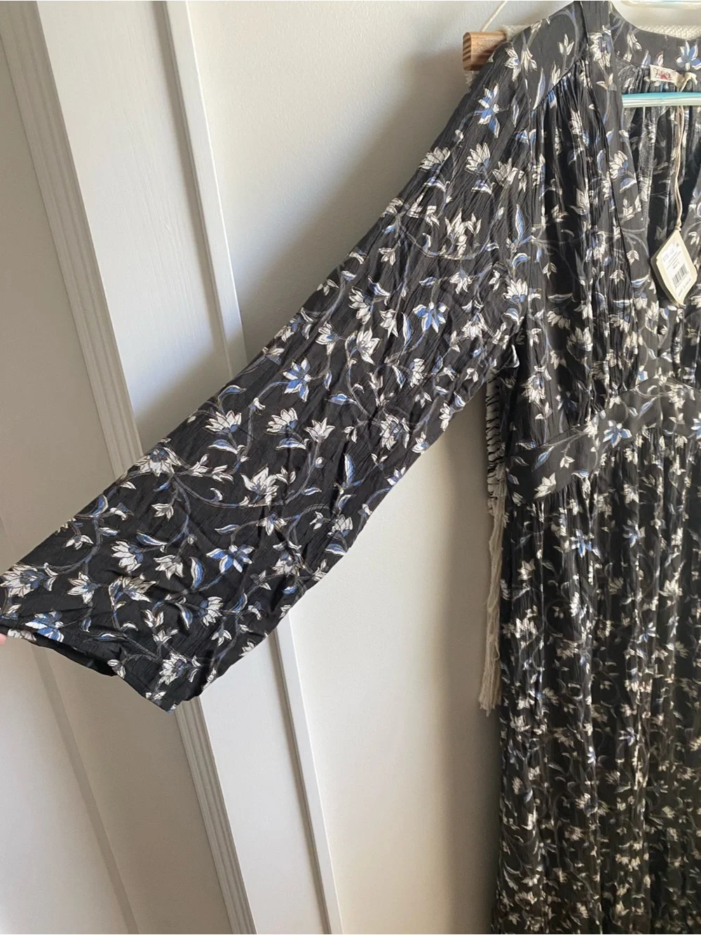 Faherty Floral V-Neck Long Sleeve Maxi Dress - Black Floral with pockets - Picture 4 of 4